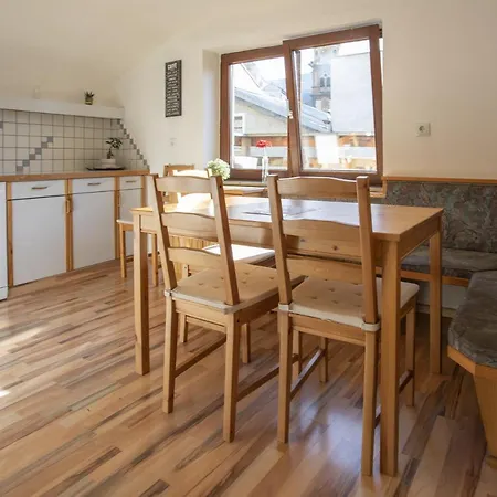 Cozy Old Town Apartament Hall in Tirol